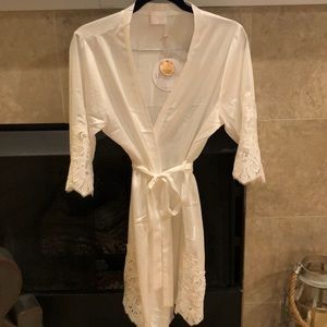 NTW Le Rose white satin lace robe